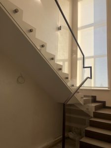 Стеклянное ограждение, лестничное ограждение на точках Тольятти Дизайн Стекло