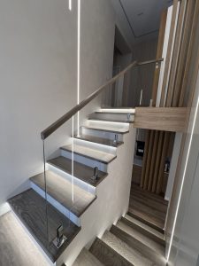 Стеклянное ограждение, лестничное ограждение на стойках Тольятти Дизайн Стекло