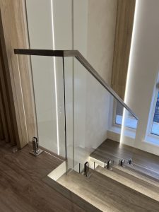 Стеклянное ограждение, лестничное ограждение на стойках Тольятти Дизайн Стекло