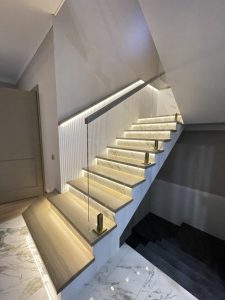 Стеклянное ограждение, лестничное ограждение на стойках Тольятти Дизайн Стекло