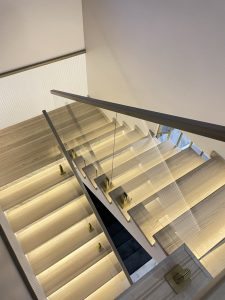 Стеклянное ограждение, лестничное ограждение на стойках Тольятти Дизайн Стекло