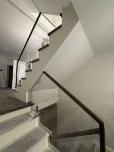 Стеклянное ограждение, лестничное ограждение на стойках Тольятти Дизайн Стекло