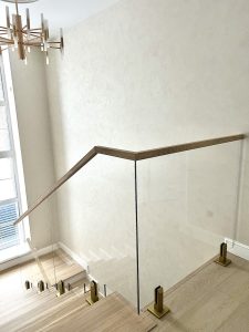 Стеклянное ограждение, лестничное ограждение на стойках Тольятти Дизайн Стекло