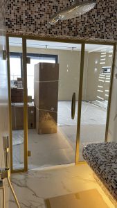 Установка стеклянного ограждения для бани и сауны в Тольятти Дизайн Стекло