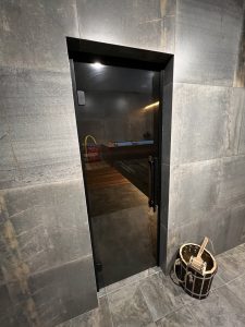 Установка стеклянного ограждения для бани и сауны в Тольятти Дизайн Стекло