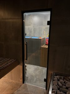 Установка стеклянного ограждения для бани и сауны в Тольятти Дизайн Стекло