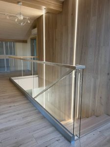 Установка балконного ограждения в Тольятти Дизайн Стекло