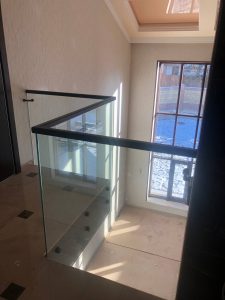 Установка балконного ограждения в Тольятти Дизайн Стекло