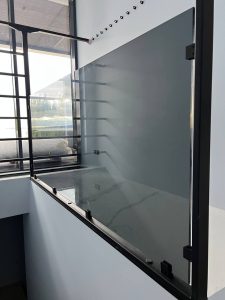 Установка балконного ограждения в Тольятти Дизайн Стекло