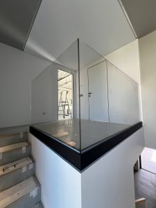 Установка балконного ограждения в Тольятти Дизайн Стекло