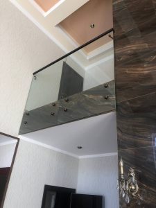 Установка балконного ограждения в Тольятти Дизайн Стекло