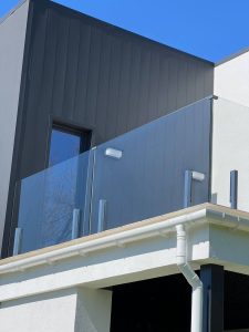 Установка балконного ограждения в Тольятти Дизайн Стекло