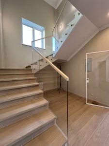 Стеклянное ограждение, лестничное ограждение на точках Тольятти Дизайн Стекло