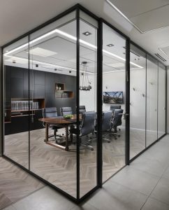 Стеклянные перегородки в алюминиевом профиле для офиса
