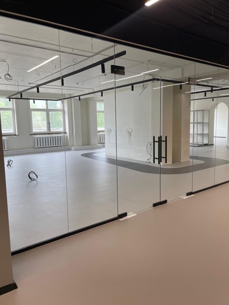 Установка и монтаж стеклянных офисных перегородок Тольятти Самара Сызрань Дизайн Стекло