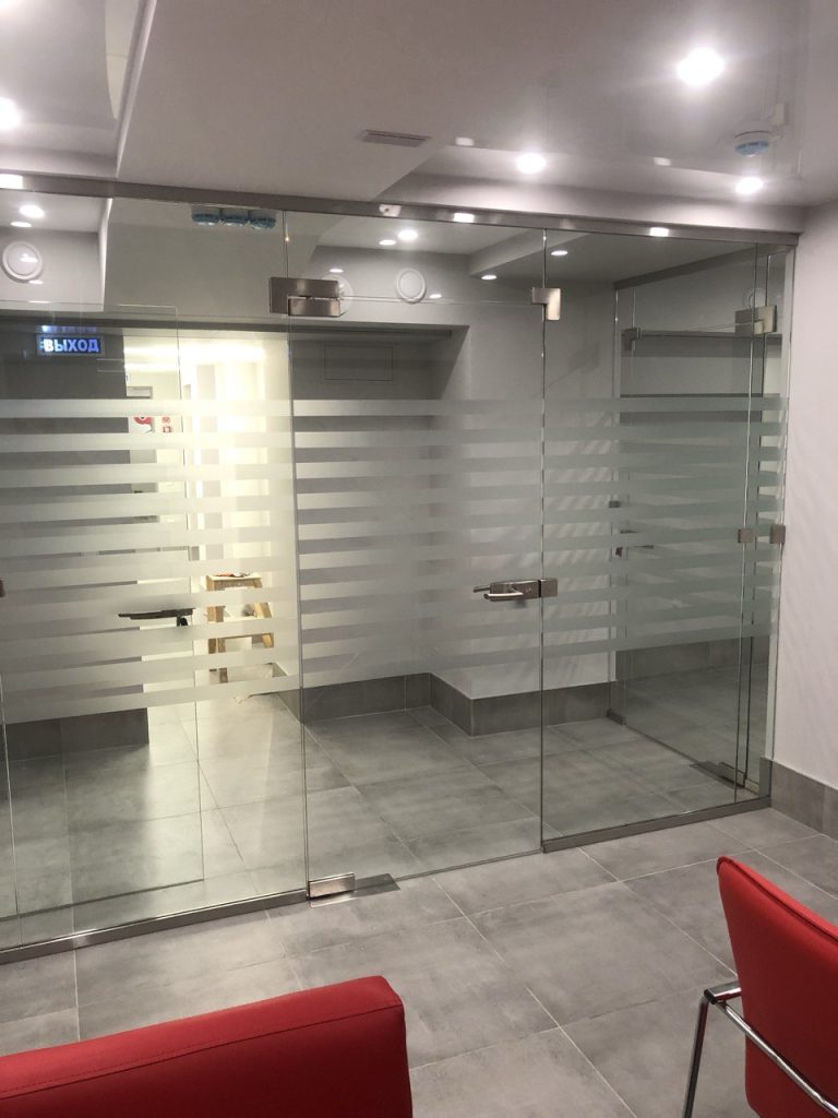 Установка и монтаж стеклянных офисных перегородок Тольятти Дизайн Стекло