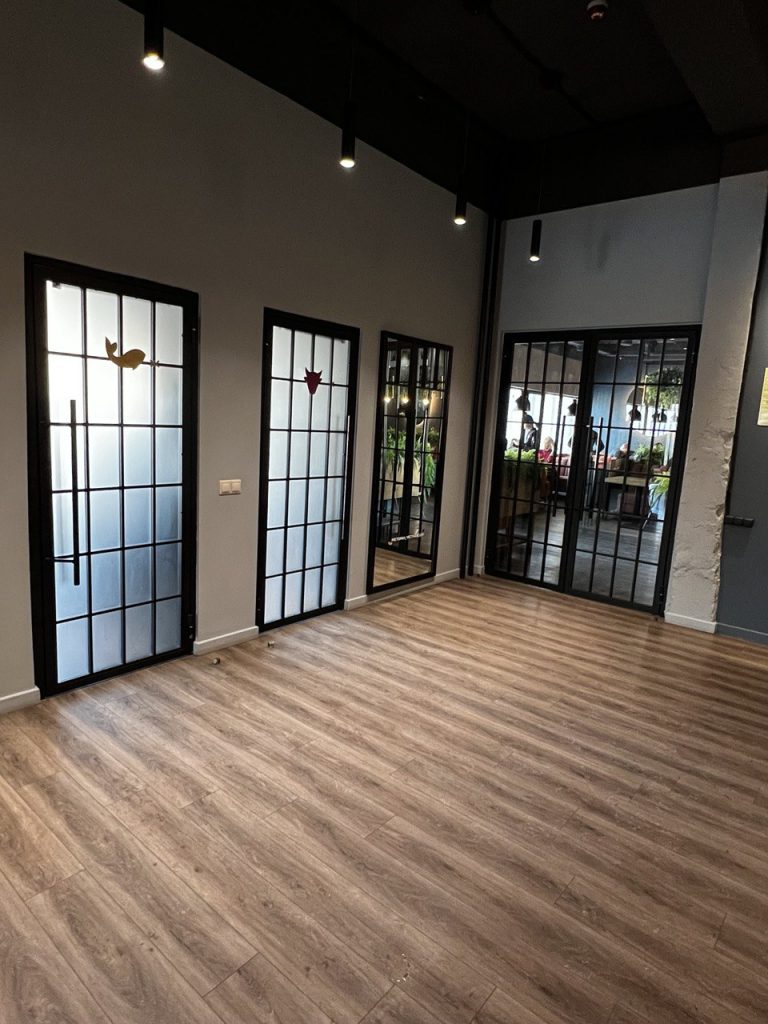 Установка и монтаж стеклянных офисных перегородок Тольятти Самара Сызрань Дизайн Стекло