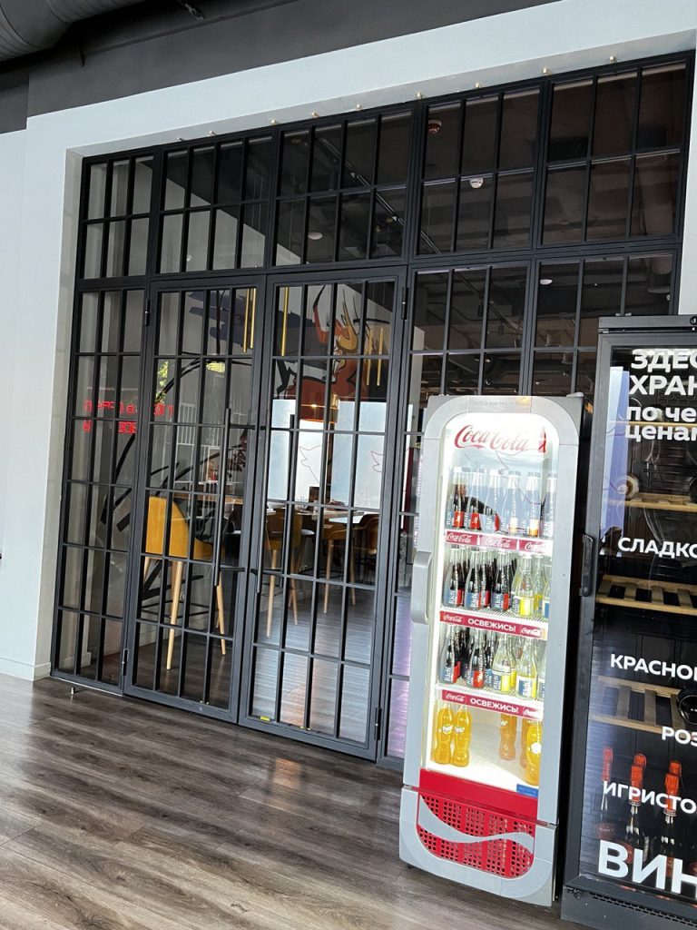 Установка и монтаж стеклянных офисных перегородок Тольятти Самара Сызрань Дизайн Стекло