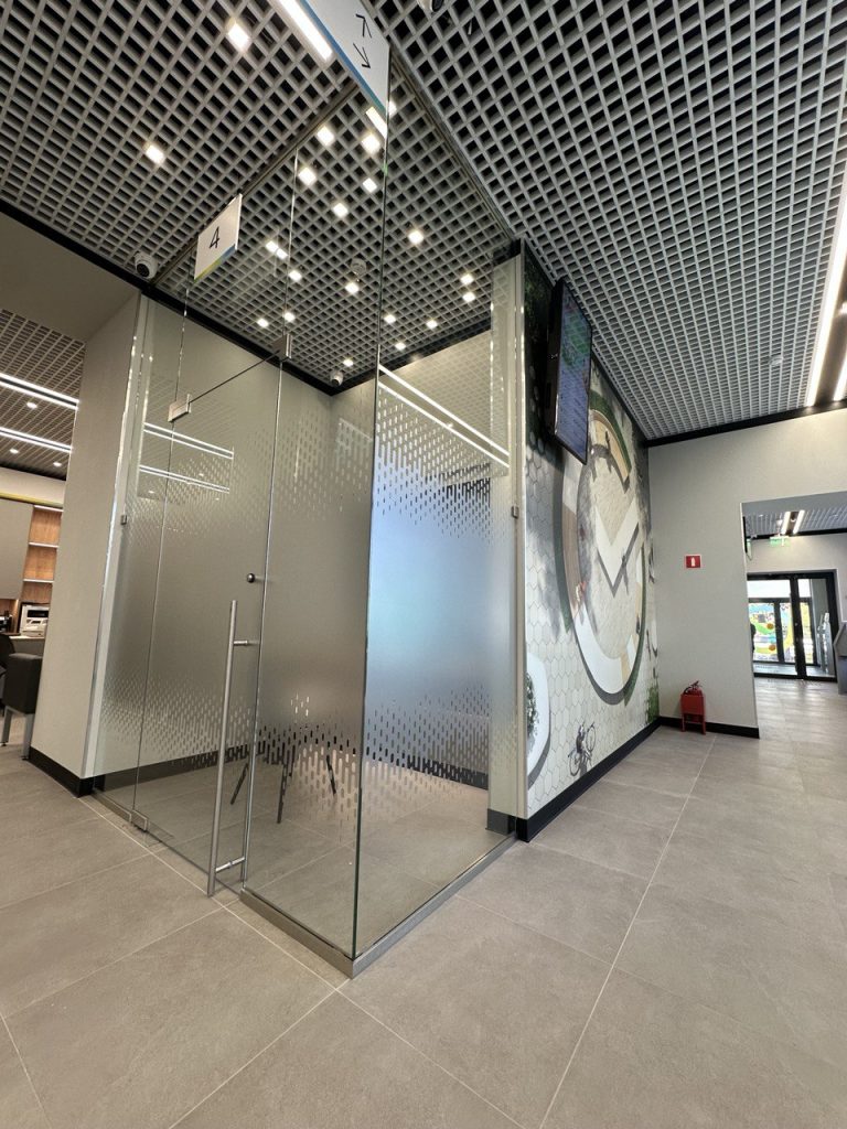 Установка и монтаж стеклянных офисных перегородок Тольятти Самара Сызрань Дизайн Стекло